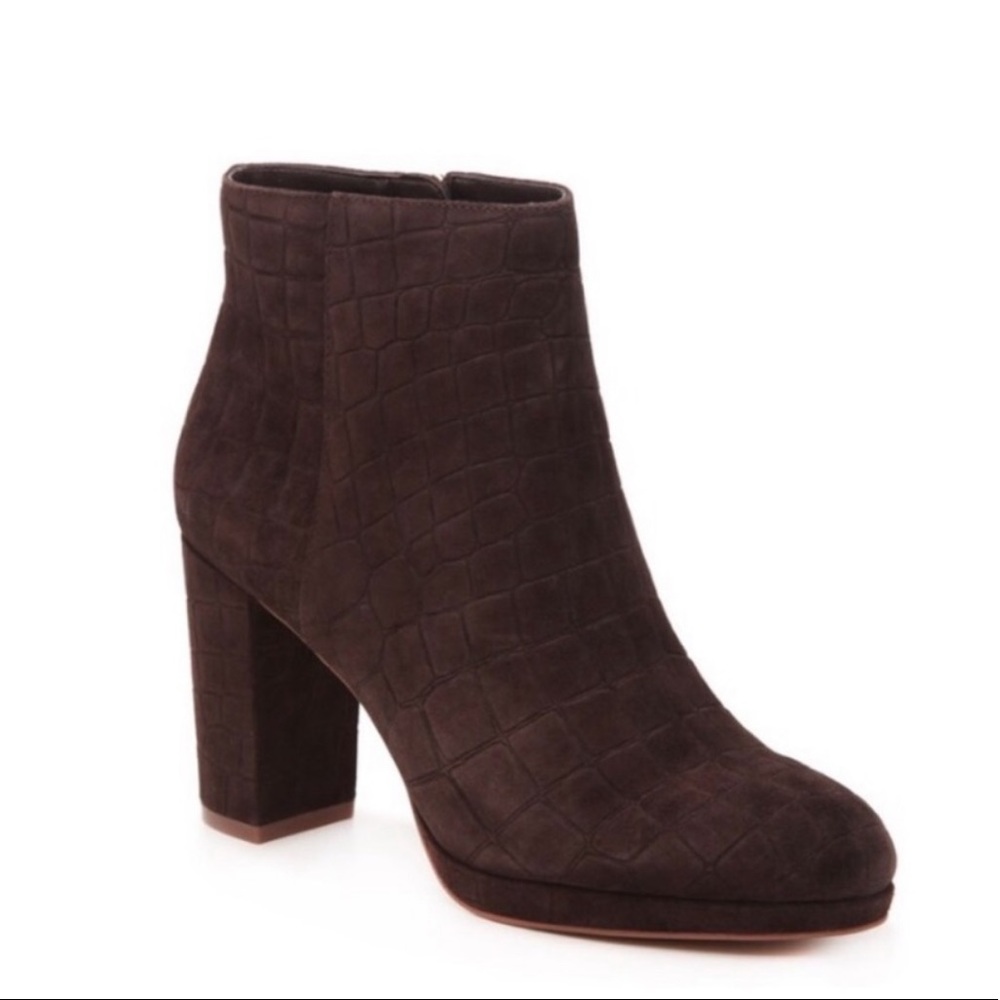 Vince Camuto “ Isanna” Brown Suede Bootie. Sz 8.5